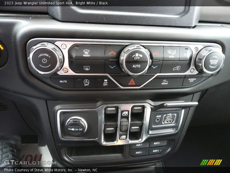 Controls of 2023 Wrangler Unlimited Sport 4x4