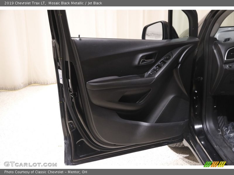 Mosaic Black Metallic / Jet Black 2019 Chevrolet Trax LT