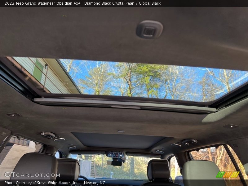 Sunroof of 2023 Grand Wagoneer Obsidian 4x4