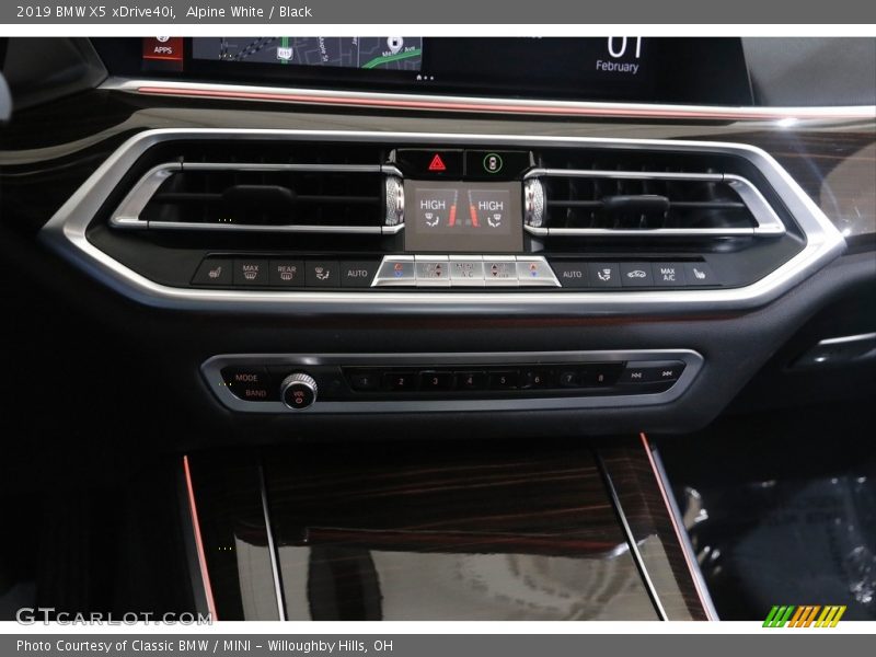 Alpine White / Black 2019 BMW X5 xDrive40i