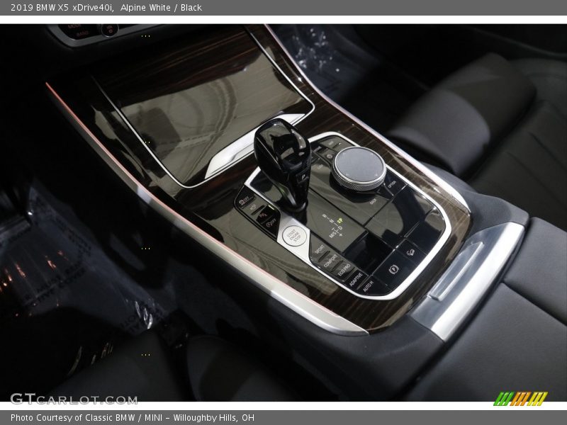 Alpine White / Black 2019 BMW X5 xDrive40i