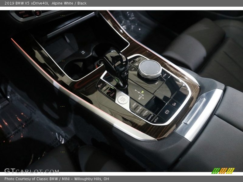 Alpine White / Black 2019 BMW X5 xDrive40i