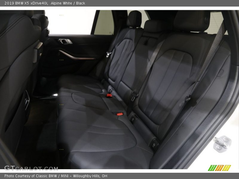 Alpine White / Black 2019 BMW X5 xDrive40i