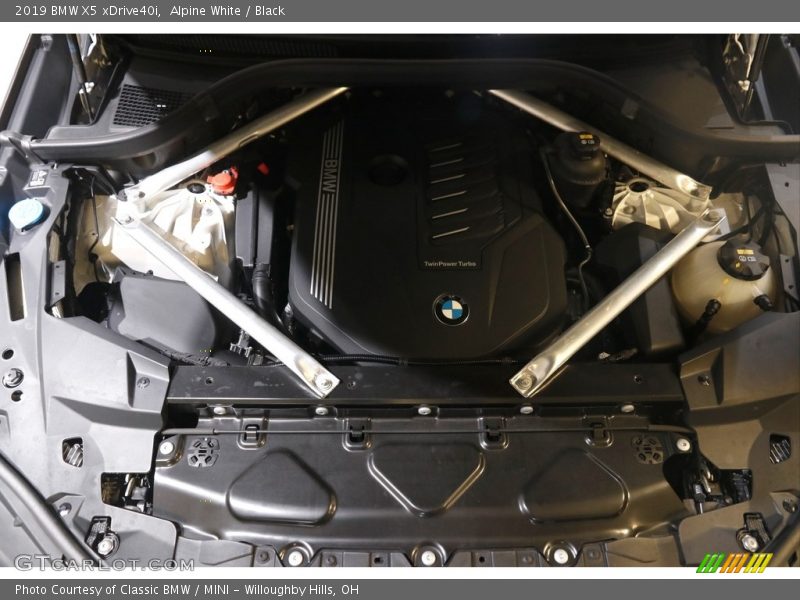 Alpine White / Black 2019 BMW X5 xDrive40i