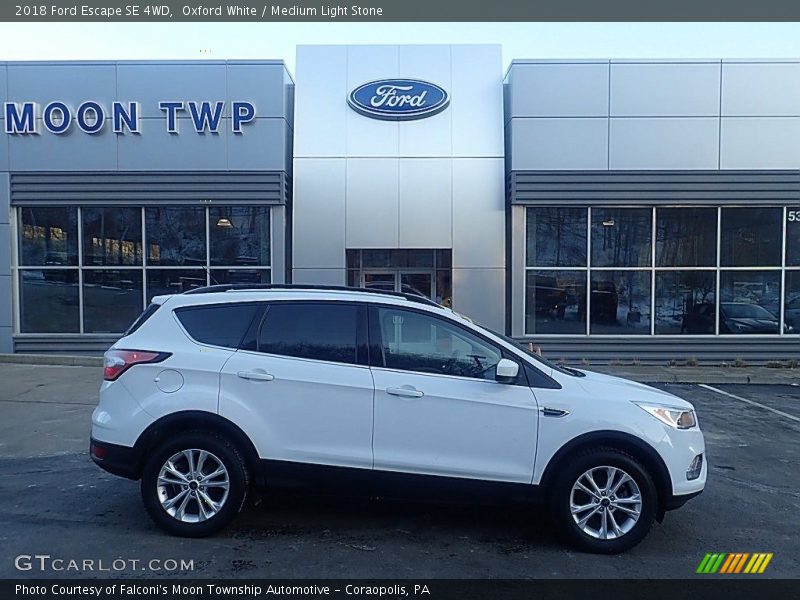 Oxford White / Medium Light Stone 2018 Ford Escape SE 4WD
