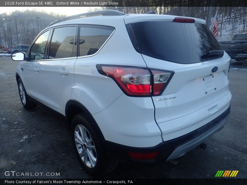 Oxford White / Medium Light Stone 2018 Ford Escape SE 4WD