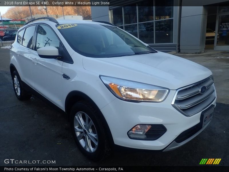 Oxford White / Medium Light Stone 2018 Ford Escape SE 4WD