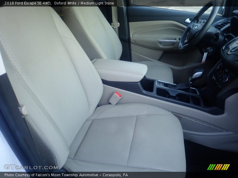 Oxford White / Medium Light Stone 2018 Ford Escape SE 4WD