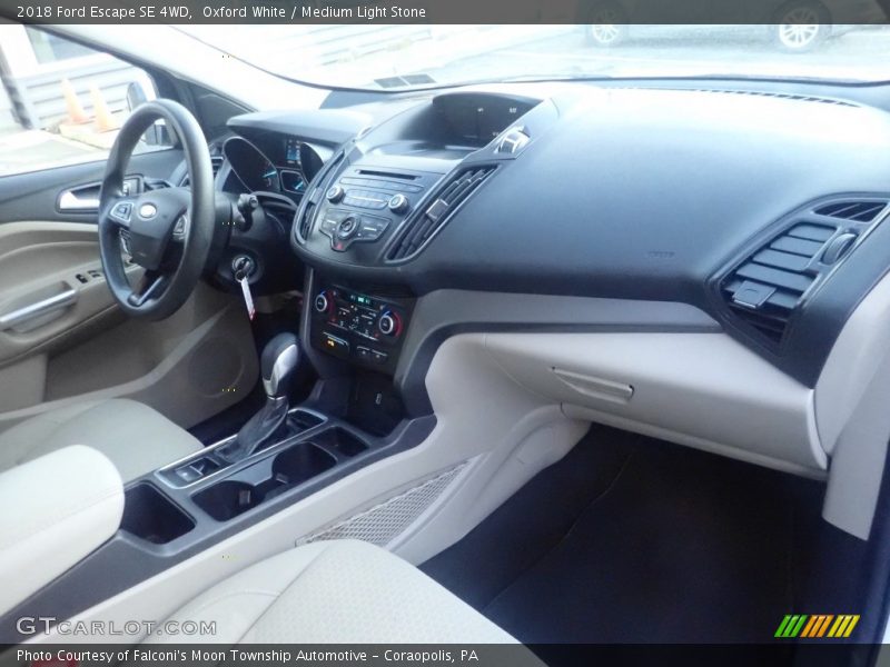 Oxford White / Medium Light Stone 2018 Ford Escape SE 4WD