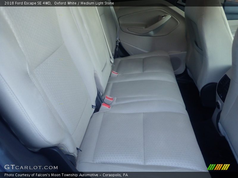 Oxford White / Medium Light Stone 2018 Ford Escape SE 4WD