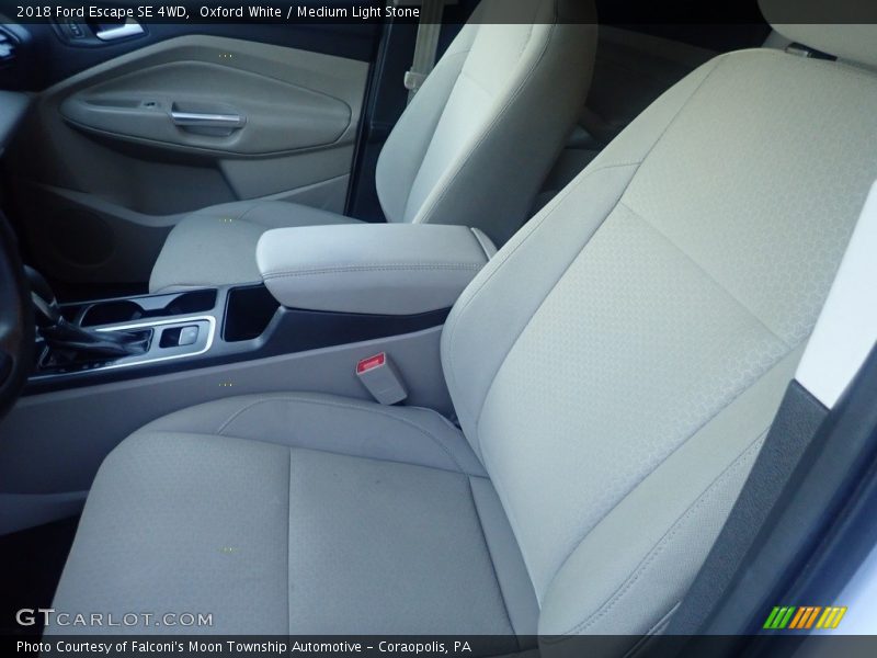 Oxford White / Medium Light Stone 2018 Ford Escape SE 4WD