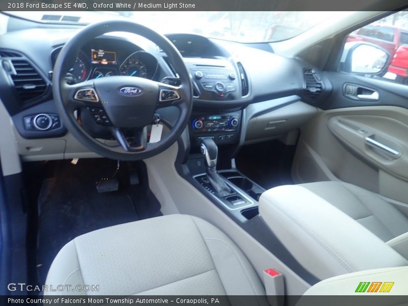 Oxford White / Medium Light Stone 2018 Ford Escape SE 4WD
