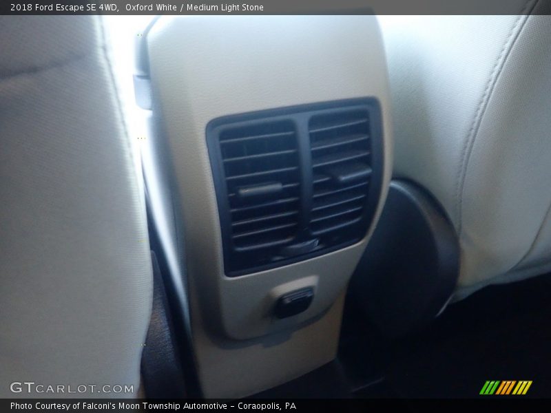 Oxford White / Medium Light Stone 2018 Ford Escape SE 4WD