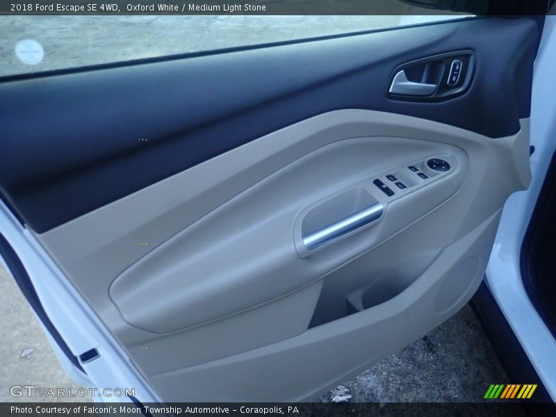 Oxford White / Medium Light Stone 2018 Ford Escape SE 4WD