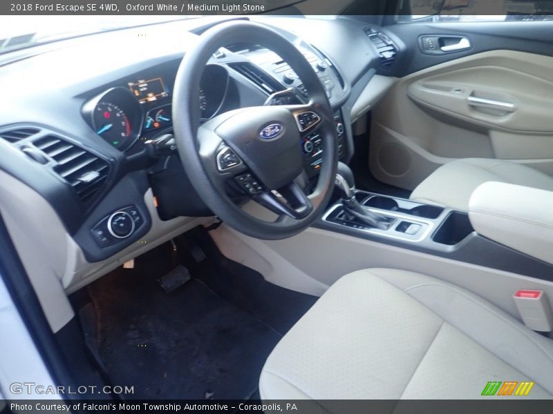 Oxford White / Medium Light Stone 2018 Ford Escape SE 4WD