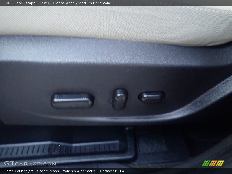 Oxford White / Medium Light Stone 2018 Ford Escape SE 4WD