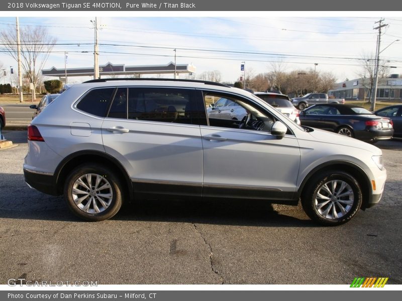 Pure White / Titan Black 2018 Volkswagen Tiguan SE 4MOTION