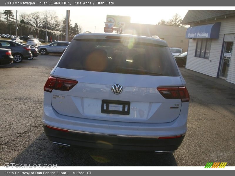 Pure White / Titan Black 2018 Volkswagen Tiguan SE 4MOTION