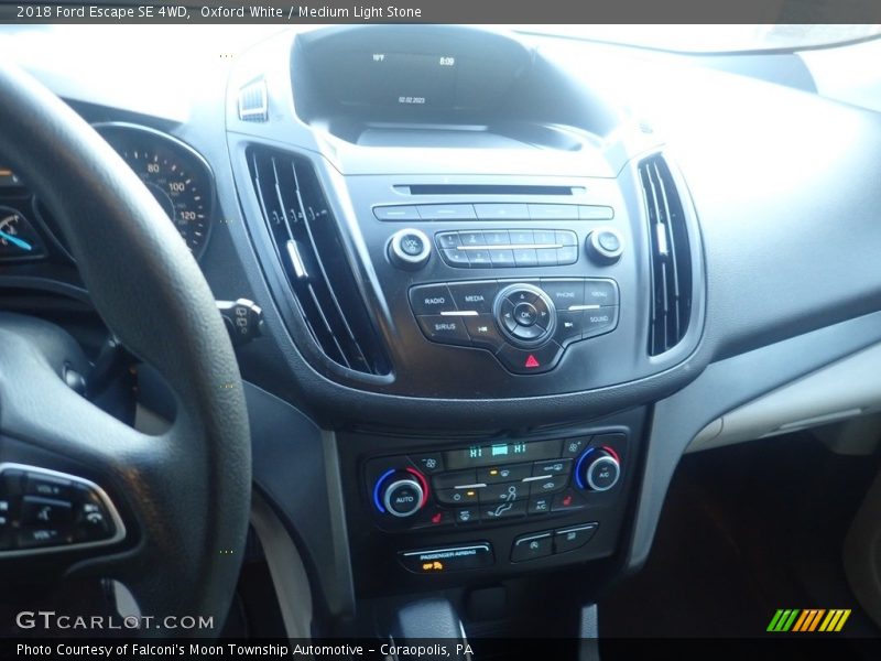 Oxford White / Medium Light Stone 2018 Ford Escape SE 4WD