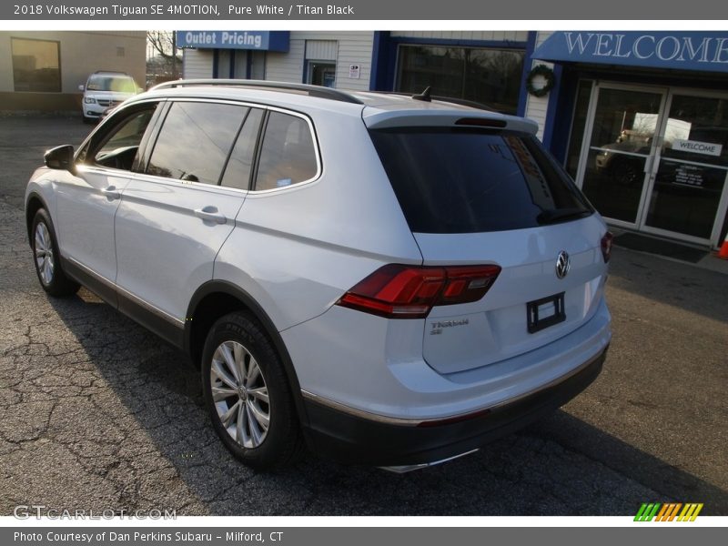 Pure White / Titan Black 2018 Volkswagen Tiguan SE 4MOTION