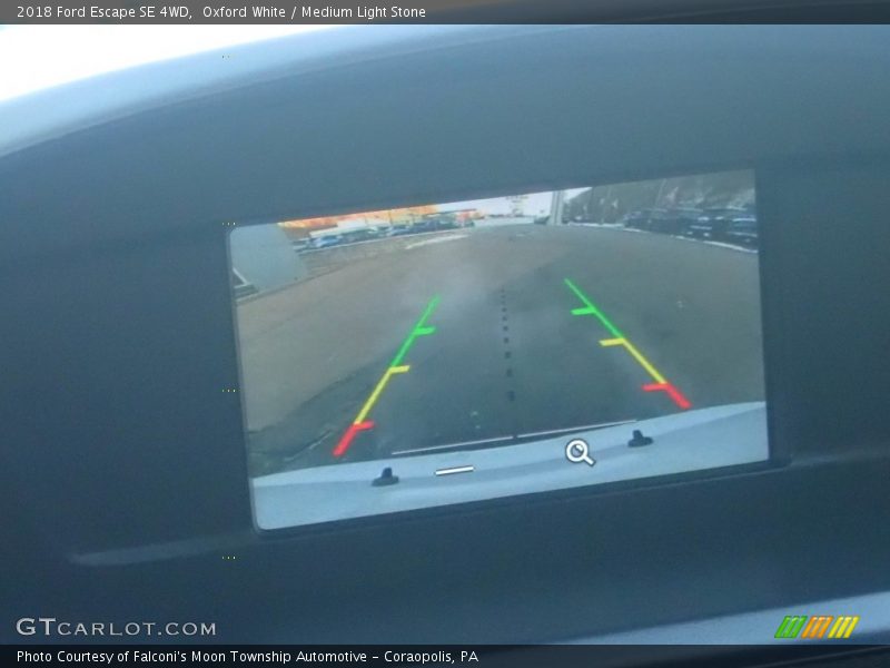 Oxford White / Medium Light Stone 2018 Ford Escape SE 4WD