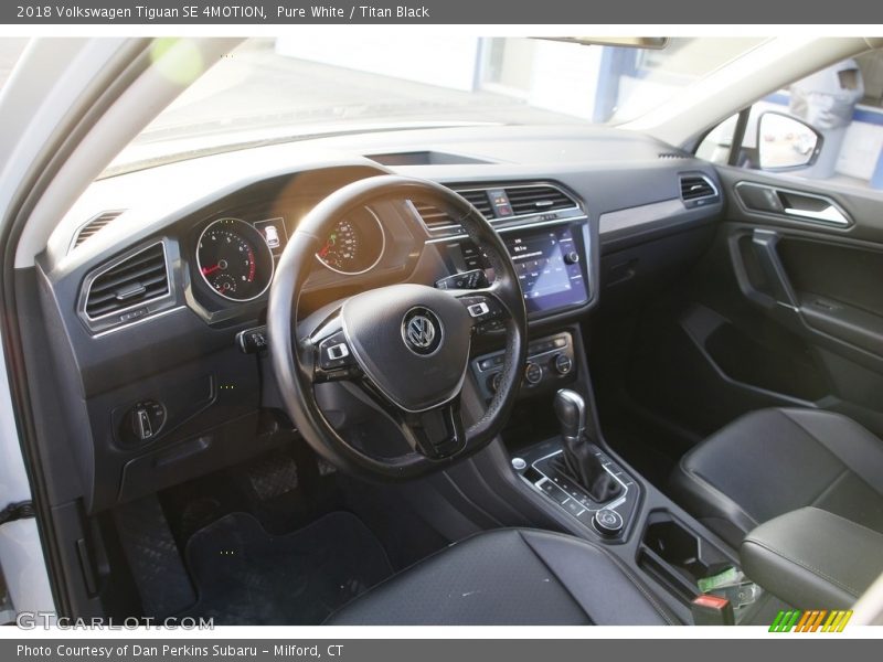 Pure White / Titan Black 2018 Volkswagen Tiguan SE 4MOTION