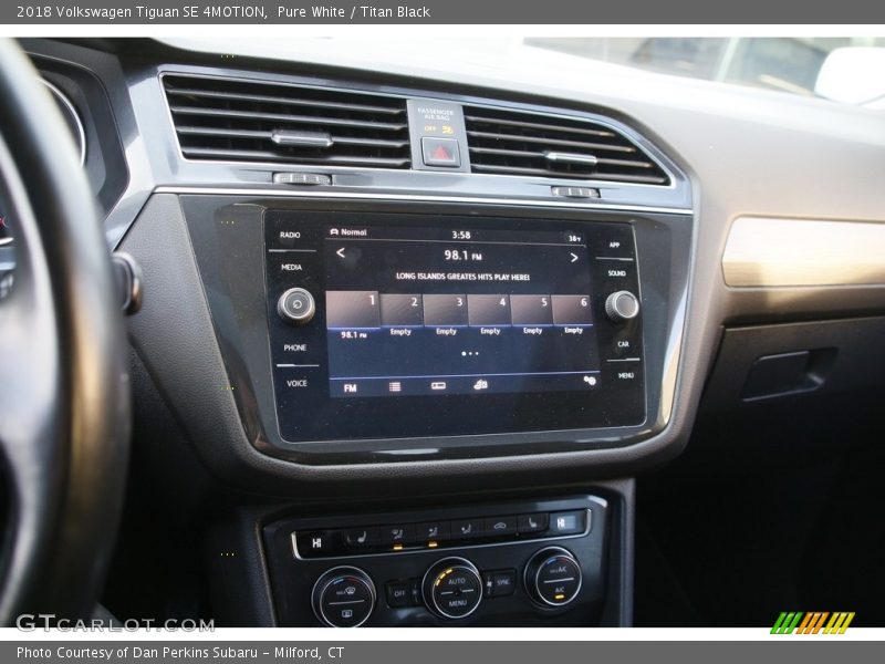 Pure White / Titan Black 2018 Volkswagen Tiguan SE 4MOTION