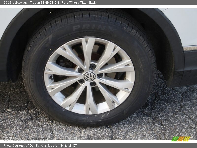 Pure White / Titan Black 2018 Volkswagen Tiguan SE 4MOTION