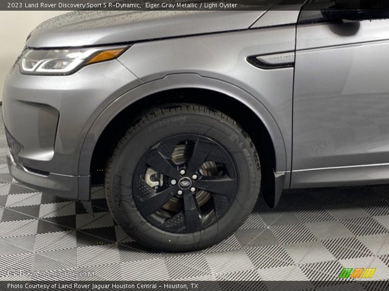 Eiger Gray Metallic / Light Oyster 2023 Land Rover Discovery Sport S R-Dynamic