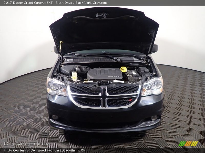 Black Onyx / Black/Light Graystone 2017 Dodge Grand Caravan SXT