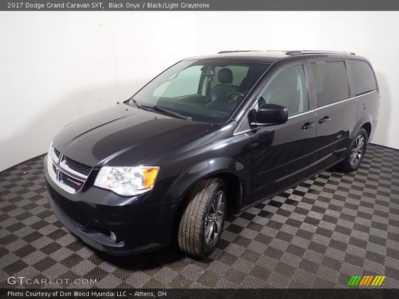 Black Onyx / Black/Light Graystone 2017 Dodge Grand Caravan SXT