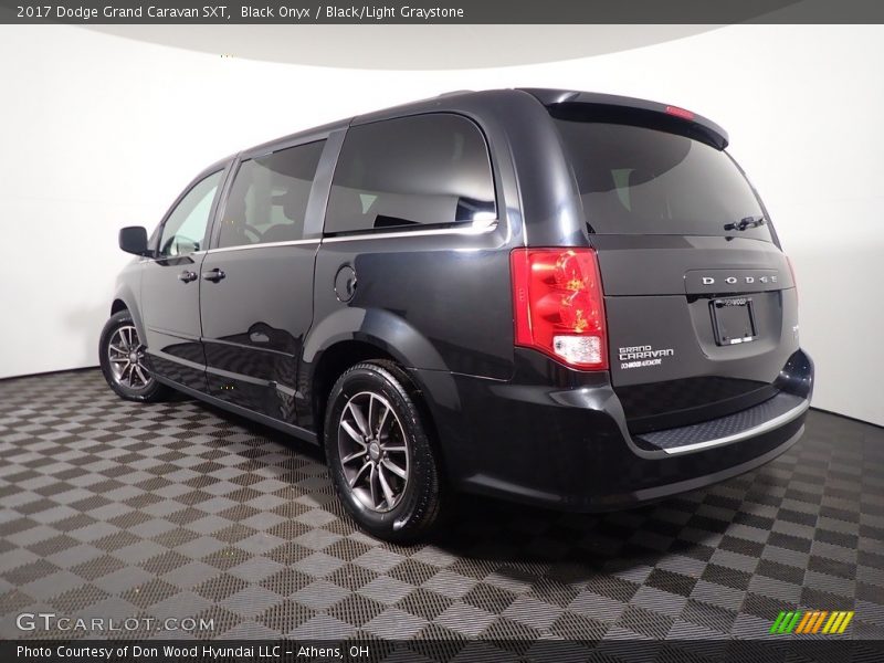 Black Onyx / Black/Light Graystone 2017 Dodge Grand Caravan SXT