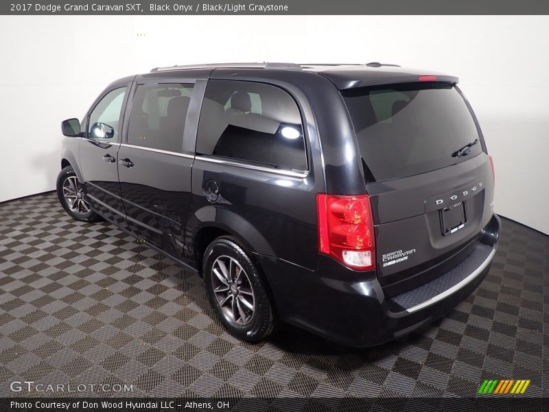 Black Onyx / Black/Light Graystone 2017 Dodge Grand Caravan SXT