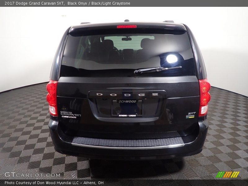 Black Onyx / Black/Light Graystone 2017 Dodge Grand Caravan SXT
