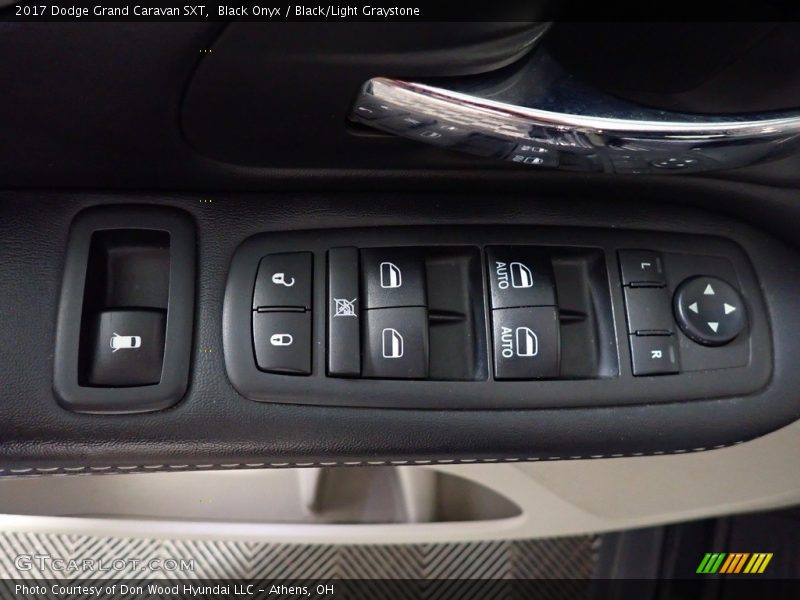 Black Onyx / Black/Light Graystone 2017 Dodge Grand Caravan SXT