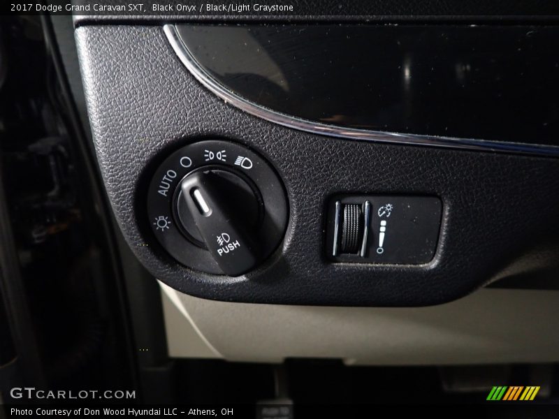 Black Onyx / Black/Light Graystone 2017 Dodge Grand Caravan SXT