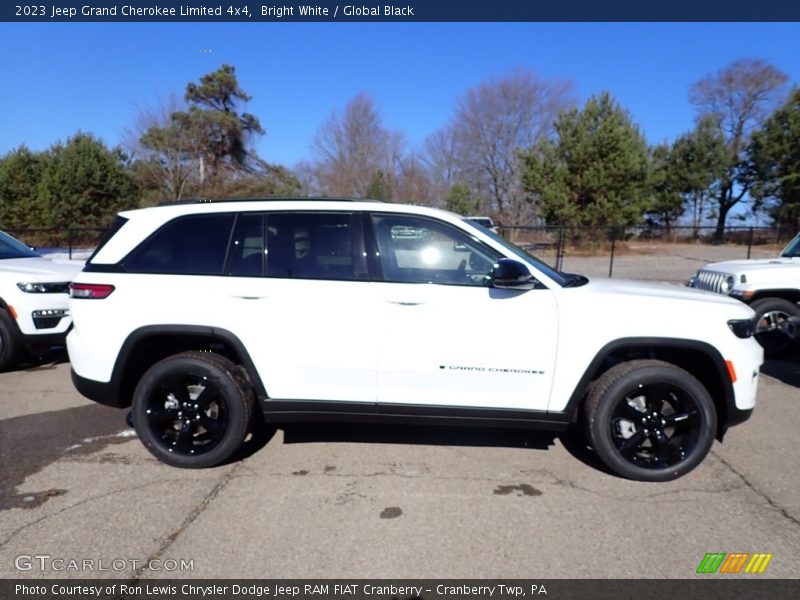 Bright White / Global Black 2023 Jeep Grand Cherokee Limited 4x4