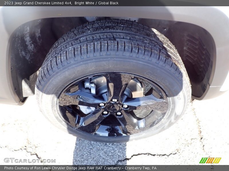 Bright White / Global Black 2023 Jeep Grand Cherokee Limited 4x4
