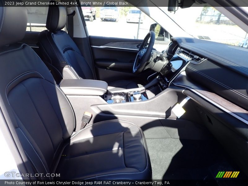Bright White / Global Black 2023 Jeep Grand Cherokee Limited 4x4