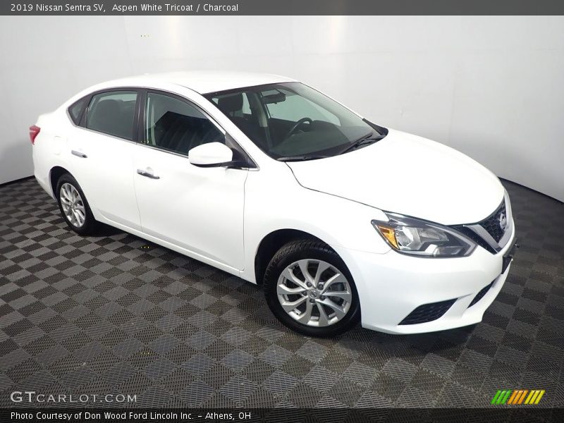 Aspen White Tricoat / Charcoal 2019 Nissan Sentra SV