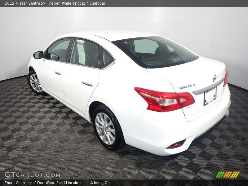 Aspen White Tricoat / Charcoal 2019 Nissan Sentra SV