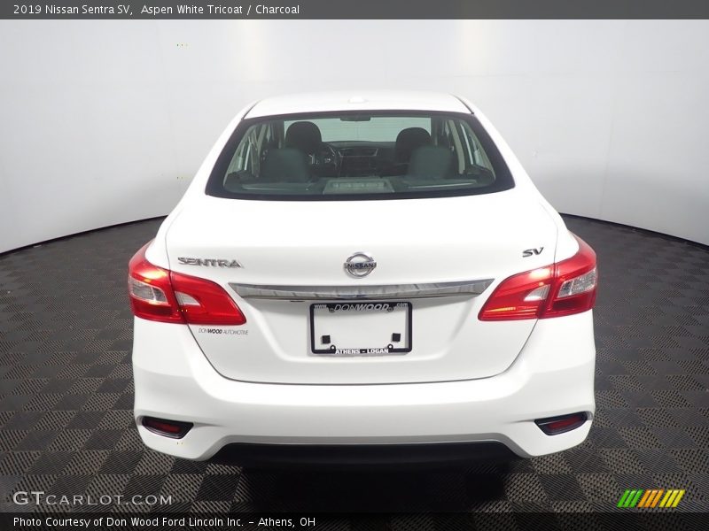 Aspen White Tricoat / Charcoal 2019 Nissan Sentra SV