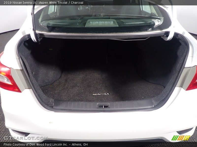 Aspen White Tricoat / Charcoal 2019 Nissan Sentra SV