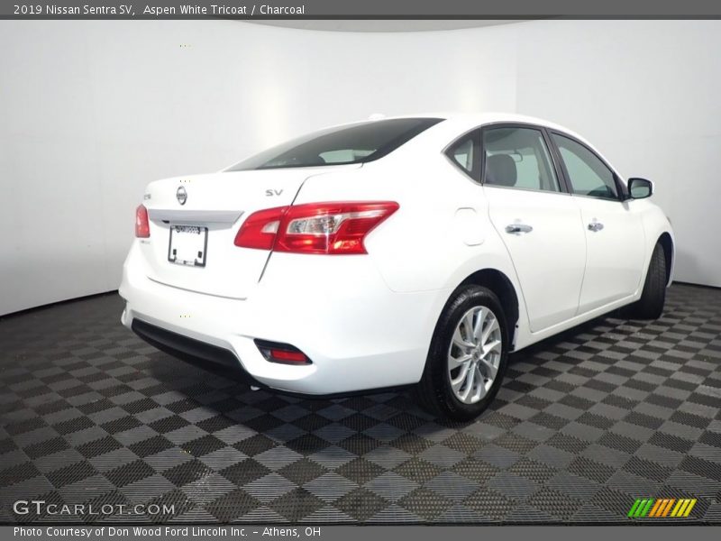 Aspen White Tricoat / Charcoal 2019 Nissan Sentra SV