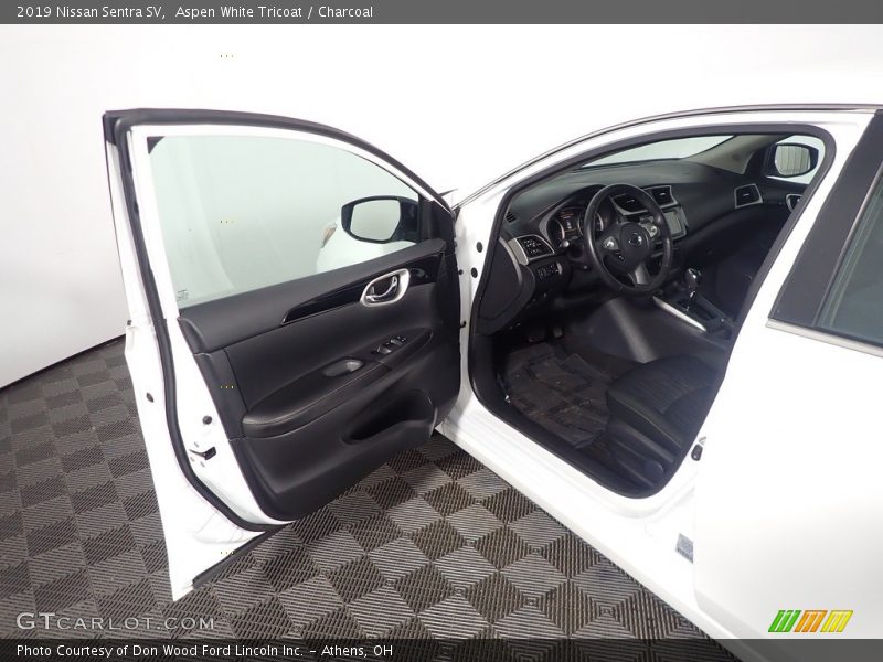 Aspen White Tricoat / Charcoal 2019 Nissan Sentra SV