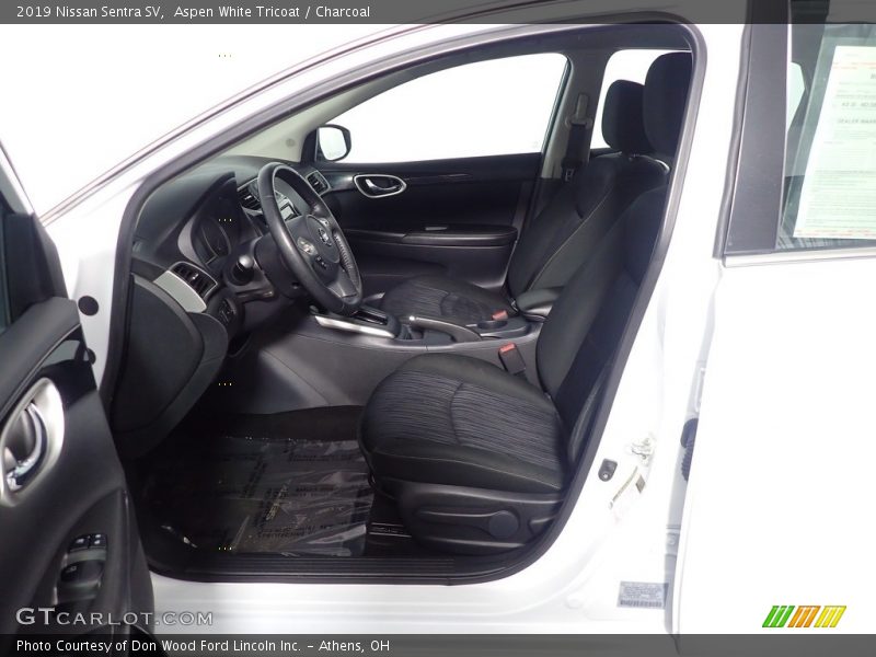Aspen White Tricoat / Charcoal 2019 Nissan Sentra SV