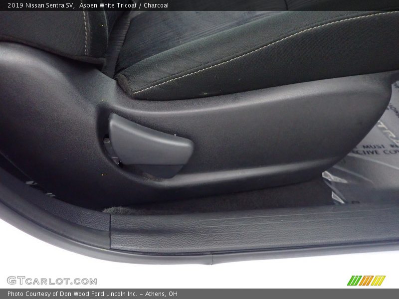 Aspen White Tricoat / Charcoal 2019 Nissan Sentra SV