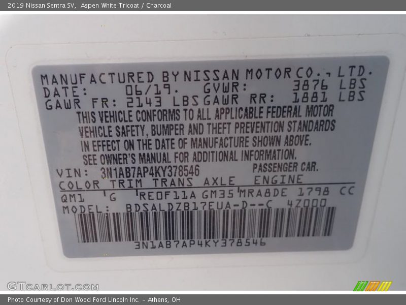 Aspen White Tricoat / Charcoal 2019 Nissan Sentra SV