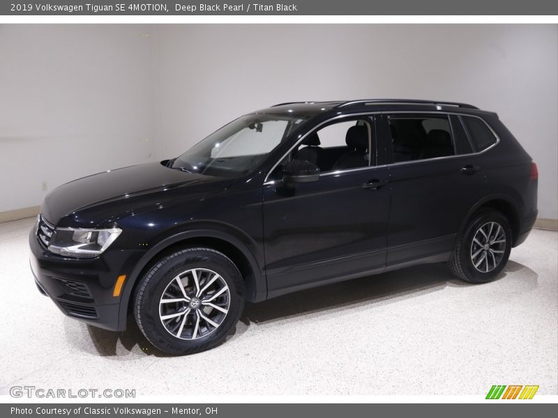 Deep Black Pearl / Titan Black 2019 Volkswagen Tiguan SE 4MOTION
