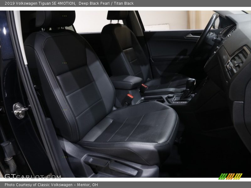 Deep Black Pearl / Titan Black 2019 Volkswagen Tiguan SE 4MOTION